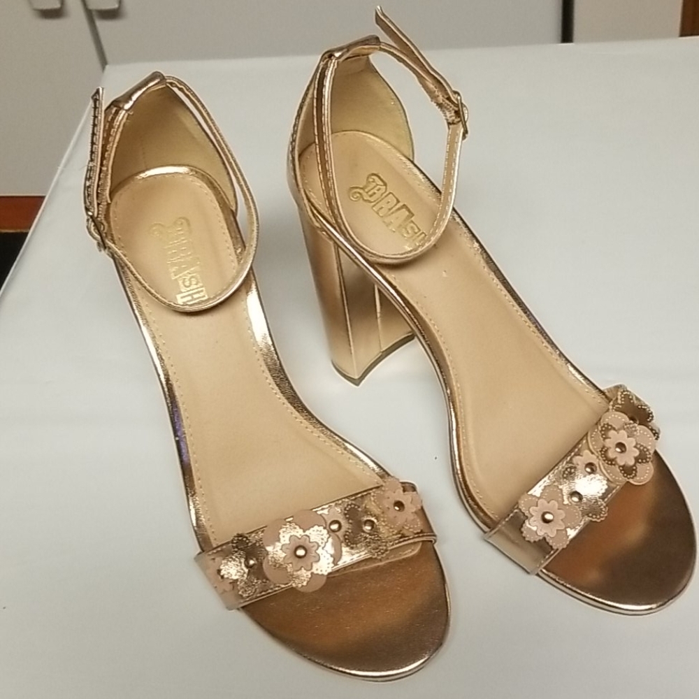 Shoes - Picture 2 of 4